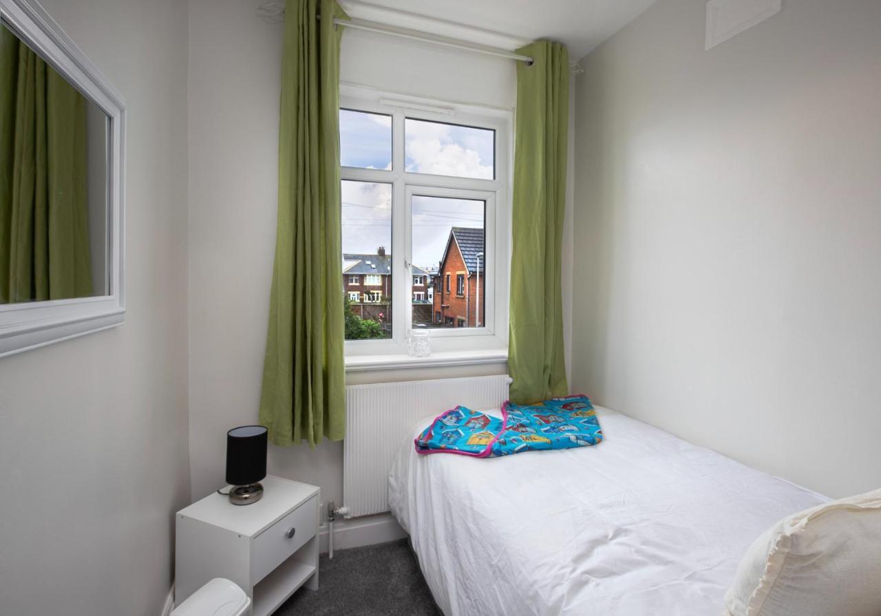 Fantastic! Family Home: Free Parking Blackpool Exterior foto